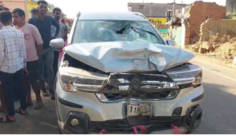 CG ACCIDENT : तेज रफ्तार कार और बाइक की जोरदार भिड़ंत, बाइक सवार युवक की मौत