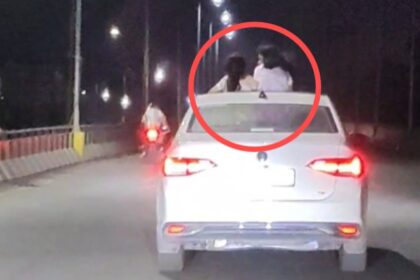 CG Stunt Viral Video : बिलासपुर की सड़कों पर आधी रात का स्टंट, दो लड़कियों की सनरूफ से उड़ान, ट्रैफिक नियमों की उड़ाई धज्जियां, देखें वायरल वीडियो