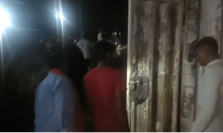 CG ACCIDENT : कंटेनर में भीषण आग लगने से दो लोगों की जलकर मौत 