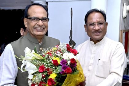 Shivraj Singh Chouhan met CM Sai : CM साय से केंद्रीय मंत्री शिवराज सिंह चौहान ने की सौजन्य मुलाकात, कल 'मोर आवास मोर अधिकार' कार्यक्रम में होंगे शामिल 