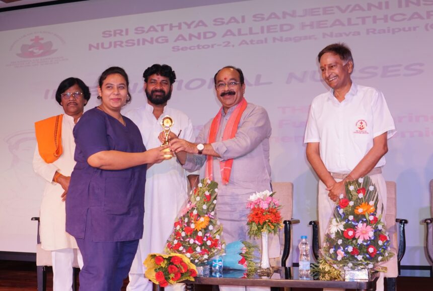 Chhattisgarh : श्री सत्य साईं संजीवनी अस्पताल में अंतर्राष्ट्रीय नर्सिंग दिवस समारोह में शामिल हुए उप मुख्यमंत्री अरुण साव, उत्कृष्ट सेवाएं देने वाली नर्सेज को किया सम्मानित