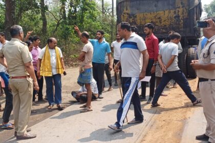 CG NEWS : रायगढ़ में दर्दनाक सड़क हादसा, ट्रक की चपेट में आई महिला, ग्रामीणों ने किया चक्काजाम
