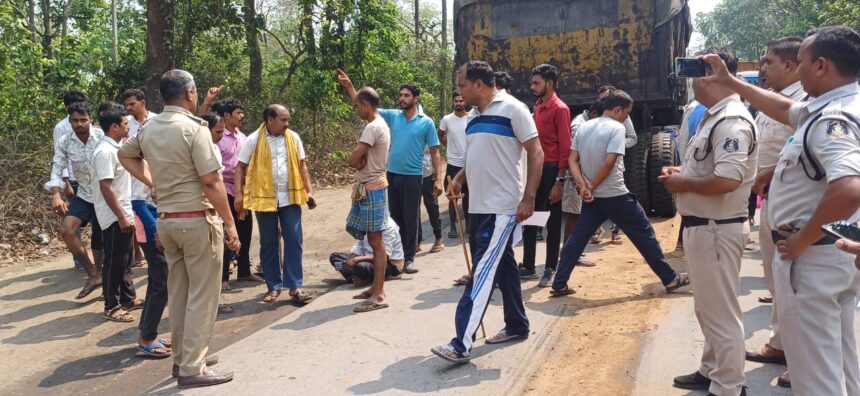 CG NEWS : रायगढ़ में दर्दनाक सड़क हादसा, ट्रक की चपेट में आई महिला, ग्रामीणों ने किया चक्काजाम