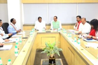CG BREAKING : CM साय और केंद्रीय मंत्री शिवराज कर रहें हैं पंचायत, ग्रामीण विकास एवं कृषि विभाग के कार्यों की समीक्षा