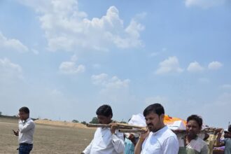 CG NEWS : धरसींवा विधायक अनुज शर्मा ने सड़क हादसे में मृतकों को दी श्रद्धांजलि, अंतिम संस्कार में हुए शामिल