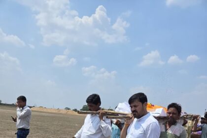 CG NEWS : धरसींवा विधायक अनुज शर्मा ने सड़क हादसे में मृतकों को दी श्रद्धांजलि, अंतिम संस्कार में हुए शामिल
