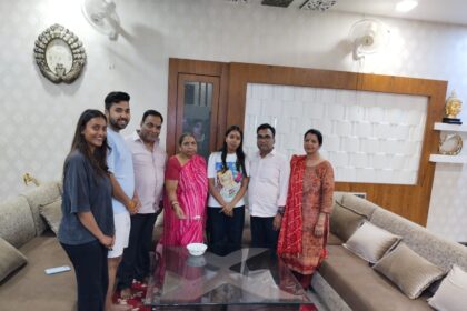 CG : जय दुर्गा परिवार की बेटी प्रगति अग्रवाल 12वीं की परीक्षा में 98.5 अंक हासिल कर प्रदेश में अव्वल की नाम रोशन
