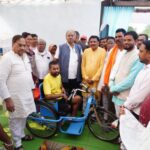 CG NEWS : सुशासन तिहार 2025: बोरियाकला और अभनपुर में जनसमस्या समाधान शिविर पहुंचे सांसद बृजमोहन, बोले- जनता को राहत पहुंचाने समाधान शिविर बना माध्यम