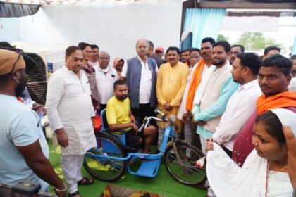 CG NEWS : सुशासन तिहार 2025: बोरियाकला और अभनपुर में जनसमस्या समाधान शिविर पहुंचे सांसद बृजमोहन, बोले- जनता को राहत पहुंचाने समाधान शिविर बना माध्यम