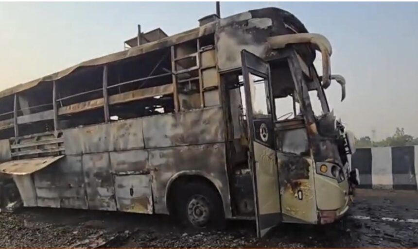 BIG ACCIDENT : बस में आग लगने से 5 यात्रियों की जिंदा जलकर मौत