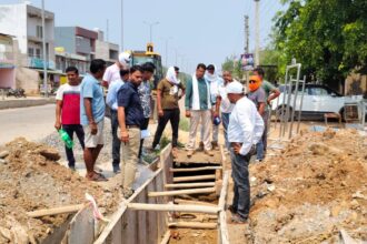 CG : नगर पंचायत डभरा में 10 करोड़ की लागत से बनी गौरव पथ सड़क निर्माण चढ़ी भ्रष्टाचार की भेंट, जांच में पहुंची पांच सदस्यीय टीम