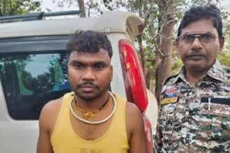 Chhattisgarh : बारात जाने की थी तैयारी और अचानक आ धामकी पुलिस : शादी के मंडप से दुल्हा बने प्रधान आरक्षक गिरफ्तार, नौकरी के नाम पर ठगी और शारीरिक शोषण का आरोप!