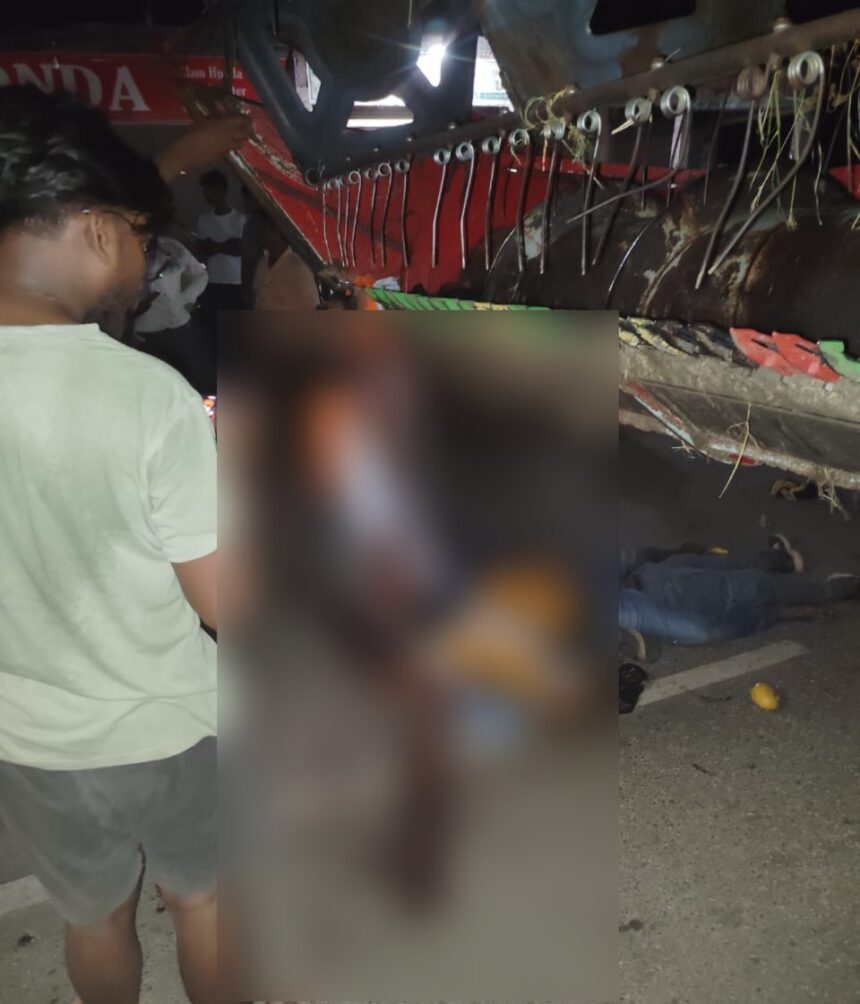 CG BIG ACCIDENT : छत्तीसगढ़ में तीन की मौत; तेज रफ्तार बाइक और हार्वेस्टर में जोरदार भिड़ंत, तीन युवकों की मौके पर मौत, एक का सिर धड़ से अलग