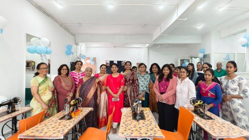 Raipur : अविनाश फाउंडेशन की नई पहल – अशोक सिंघानिया कौशल विकास योजना के अंतर्गत अवंति विहार में शुरू हुआ सिलाई प्रशिक्षण केंद्र