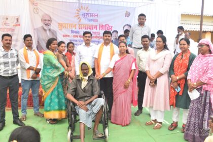 CG : सुशासन तिहार के समाधान शिविर हलामीमुंजमेटा में लक्ष्मण वड्डे को मिली व्हीलचेयर, अब आने-जाने में होगी सहयोग