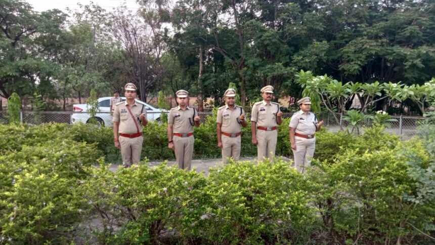 CG : नव पदस्थ पुलिस अधीक्षक विजय कुमार पाण्डेय (IPS) ने रक्षित केंद्र में आयोजित जनरल परेड का निरीक्षण किया गया