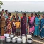 CG : पानी को लेकर हाहाकार, हाथों में खाली बर्तन लेकर उतरे सड़क पर, NH जाम? बारिश में भी नहीं डिगे बच्चों और महिलाओं के हौसले