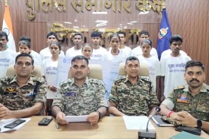 14 Naxalites surrendered in CG : लाल आतंक को बड़ा झटका; 5 महिला समेत 16 लाख के इनामी 14 नक्सलियों ने किया सरेंडर