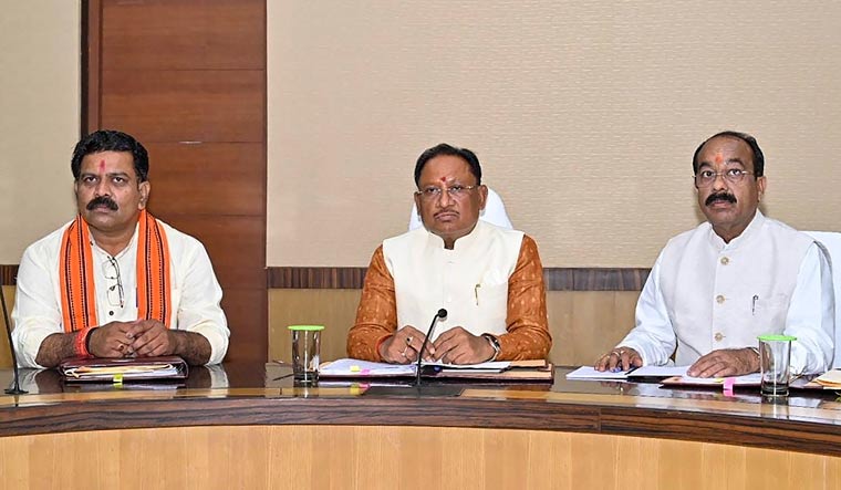 CG Cabinet Breaking : साय कैबिनेट की बैठक कल, कई प्रस्तावों पर लग सकती है मुहर 
