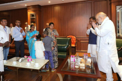 Chhattisgarh : शहादत को नमन: अमित शाह ने शहीद आकाश राव गिरिपुंजे के परिजनों से की मुलाकात, गहरी संवेदना व्यक्त की
