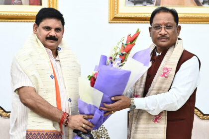 Chhattisgarh : CM साय से खान राज्य मंत्री सतीश चन्द्र दुबे ने की सौजन्य मुलाकात, कोयला खनन और उत्पादन से जुड़े विभिन्न विषयों पर हुई चर्चा 