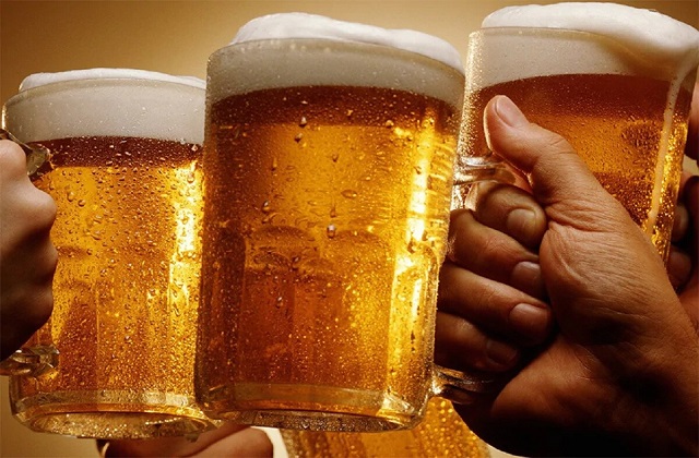 Urine Beer: बीयर पीने वाले सावधान! इस कंपनी की बीयर में मिलाई जाती है इंसानों की पेशाब