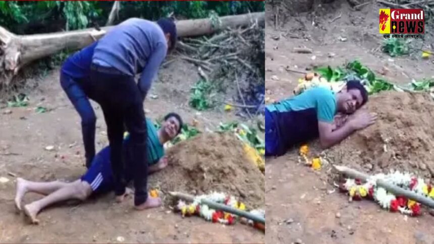 Bangalore Stampede Video : बेंगलुरु भगदड़ में हुई थी 21 साल के बेटे की मौत, कब्र से लिपट गया पिता; वीडियो देख लोगों की आंखें हुईं नम