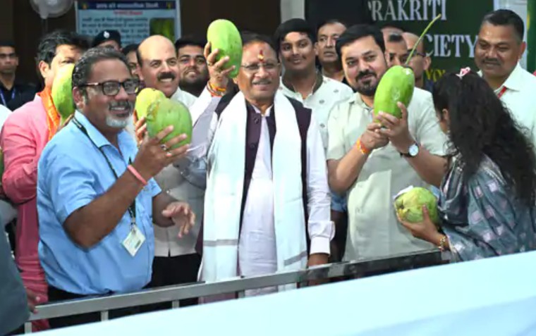 RAIPUR MANGO FESTIVAL: राष्ट्रीय आम महोत्सव में पहुंचे सीएम साय, जापान का 'मियाजाकी' बना सुपरस्टार, 2000 से ज्यादा किस्में प्रदर्शित