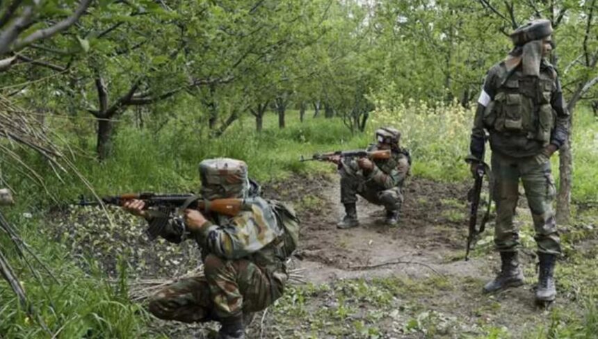 छत्तीसगढ़ के कांकेर जिले में पुलिस और नक्सलियों के बीच सुबह से ही मुठभेड़ चल रही है। बताया जा रहा है कि जवानों ने 2 नक्सलियों को मार गिराया है। फिलहाल, इसकी