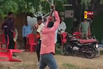 CG BREAKING : आपसी विवाद में खूनी हमला, टांगी और डंडे से युवक पर ताबड़तोड़ वार, वीडियो वायरल