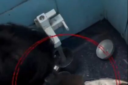 Video : ट्रेन में चाय पीने से पहले देखें ये वीडियो, टॉयलेट के मग से धोई जा रही चाय की केतली