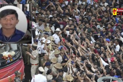 चिंतामणि। Stampede Chinnaswamy Stadium: चिंतामणि निवासी प्रज्वल की मौत चिन्नास्वामी स्टेडियम में RCB की जीत के जश्न के दौरान हुई भगदड़ में हो गई. प्रज्वल ने अपने परिवार से कहा था कि वह बेंगलुरु की एक निजी कंपनी में नौकरी के इंटरव्यू के लिए जा रहा है, लेकिन वह RCB की जीत के जश्न में शामिल होने के लिए चुपचाप चिन्नास्वामी स्टेडियम पहुंच गया था. परिवार को इस दर्दनाक सच्चाई का पता तब चला, जब उन्होंने मीडिया के माध्यम से मृतकों की सूची में प्रज्वल का नाम देखा. तब जाकर उन्हें समझ आया कि वह इंटरव्यू के लिए नहीं, बल्कि RCB के सेलिब्रेशन में गया था.