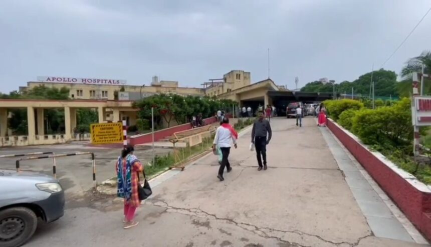 CG : अपोलो हॉस्पिटल पर लापरवाही का आरोप, डॉक्टर ने मरीज को खिलाई नींद की ओवरडोज दवा, हालत बिगड़ी...