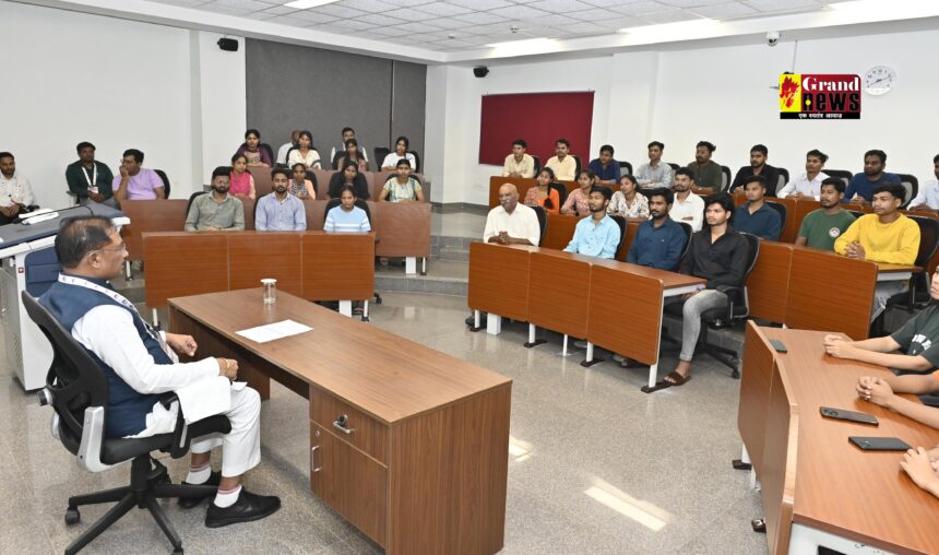 CG : दंतेवाड़ा के 50 युवा उद्यमियों को मुख्यमंत्री साय ने किया प्रोत्साहित, कहा सरकार हर संभव करेगी मदद
