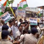 CG : पामगढ़ में युक्तियुक्तकरण के खिलाफ गरजा विपक्ष: कांग्रेस नेताओं ने बीईओ कार्यालय का किया घेराव, बेरिकेड तोड़कर अंदर घुसने की कोशिश