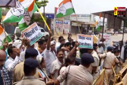 CG : पामगढ़ में युक्तियुक्तकरण के खिलाफ गरजा विपक्ष: कांग्रेस नेताओं ने बीईओ कार्यालय का किया घेराव, बेरिकेड तोड़कर अंदर घुसने की कोशिश