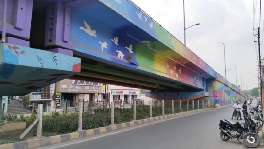 शहर में ट्रैफिक व्यवस्था को सुगम बनाने के लिए अब जिला प्रशासन के द्वारा यहां फ्लाईओवर ब्रिज का निर्माण करने की योजना पर काम किया जा रहा है इसके लिए लगातार पिछले कुछ वर्षों से यहां सर्वे का काम चल रहा था जो अब आने वाले समय में अंतिम रूप लेने