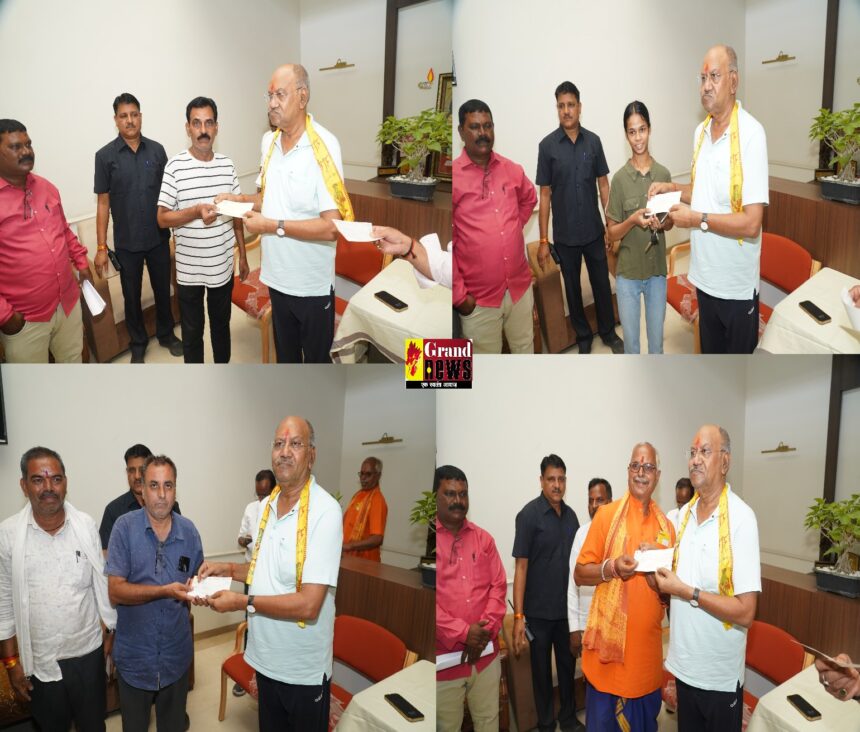 रायपुर। CG : रायपुर सांसद एवं भारतीय जनता पार्टी के वरिष्ठ नेता श्री बृजमोहन अग्रवाल ने एक बार फिर समाज के जरूरतमंद वर्गों के प्रति अपनी संवेदनशीलता और सेवा भावना का परिचय दिया है। उन्होंने आज 40 हितग्राहियों को स्वास्थ्य एवं शिक्षा सहायता हेतु चेक वितरित किए। इस अवसर पर श्री अग्रवाल ने कहा कि कहा कि, “यह छोटी-छोटी मददें कई बार किसी के जीवन की दिशा और दशा बदल सकती हैं। स्वास्थ्य और शिक्षा के क्षेत्र में यह सहयोग इन लाभार्थियों को नई आशा और आत्मविश्वास देगा। उन्होंने यह भी बताया कि लाभार्थियों का चयन पूरी पारदर्शिता और पात्रता के आधार पर किया गया है, ताकि सहायता सही व्यक्ति तक पहुँचे और इसका अधिकतम लाभ मिले। इस अवसर पर लाभार्थियों और उनके परिजनों ने सांसद श्री अग्रवाल के प्रति आभार व्यक्त करते हुए कहा कि यह सहयोग उनके लिए किसी संजीवनी से कम नहीं है।