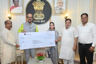 Chhattisgarh : राज्यपाल डेका ने पहलगाम आतंकी हमले में जान गंवाने वाले अग्रवाल के परिजनों को दी 2 लाख रूपये की सहायता राशि