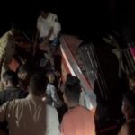 CG ACCIDENT : तेज रफ्तार माजदा पेड़ से टकराकर पलटा