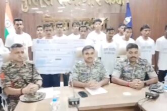 CG BREAKING : 2 हार्डकोर समेत 16 नक्सलियों ने किया सरेंडर, 6 माओवादियों पर था 25 लाख का इनाम