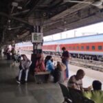 CG NEWS : ट्रेनों की लेटलतीफी ने यात्रियों की बढ़ाई परेशानी....