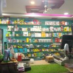 मस्तूरी थाना क्षेत्र के ग्राम गतौरा में बीती रात एक जनरल स्टोर और मोबाइल दुकान में हुई चोरी की घटना का वीडियो CCTV में कैद हो गया है, जो अब सोशल मीडिया पर तेजी से वायर