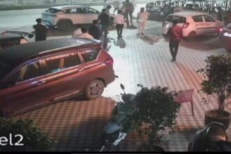 CG VIDEO : चलती कार में थूकना… और जिंदगी खत्म; CCTV में कैद हुआ दिल दहला देने वाला मंजर.....