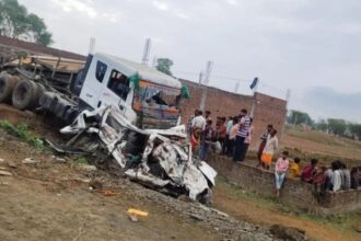 BIG ACCIDENT : MP में टैंकर और कार की जोरदार भिड़ंत, एक ही परिवार के 9 लोगों की मौत