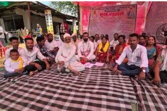 CG : जनप्रतिनिधि भूख हड़ताल पर डटे, मैनपुर में दस सूत्रीय मांगों को लेकर जोरदार प्रदर्शन