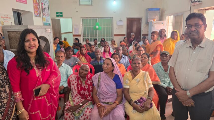 CG : रायपुर के आयुष्मान आरोग्य मंदिर में दाई-बबा दिवस का भव्य आयोजन, बुजुर्गों को मिला सम्मान और स्वास्थ्य सेवाओं का लाभ