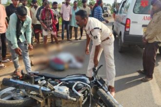 CG : दर्दनाक सड़क हादसा, तेज रफ्तार ट्रक ने ली युवक की जान...