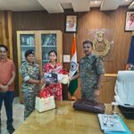 CG: 10वीं और 12वीं में जिले की टॉपर को एसपी ने किया सम्मानित
