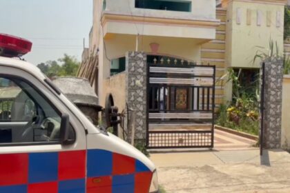 CG CRIME : दीवार फांदकर घुसे चोरों ने पार कर दी कार और एक्टिवा